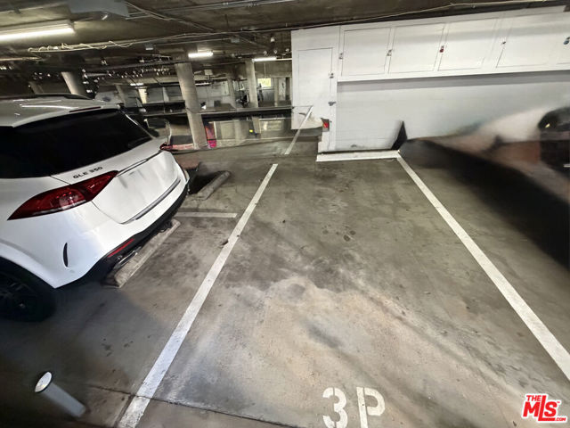 843 4th Street, Santa Monica CA: https://media.crmls.org/mediaz/8a82bd34-8f65-4f0c-b1f1-8454cfba854a.jpg