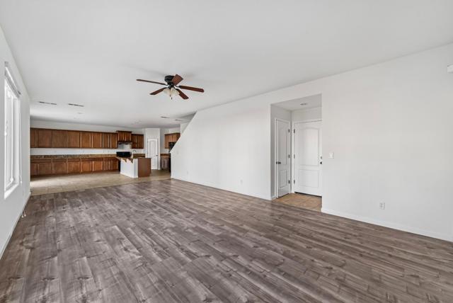 9748 Collie Way, Elk Grove CA: https://media.crmls.org/mediaz/8a82d07c-a16a-44e6-a1b3-60b6afed3f83.jpg