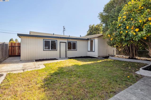 37107 Holly St, Fremont CA: https://media.crmls.org/mediaz/8a830b55-72bd-4514-b851-31879cb8a2e3.jpg