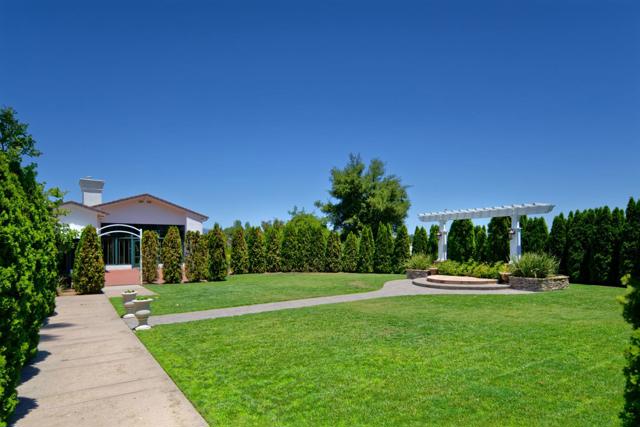 7160 Eagle Ridge Drive, Gilroy CA: https://media.crmls.org/mediaz/8a837740-1f25-4625-a059-254b7e02ff5f.jpg
