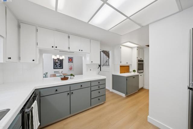1230 Ballena Blvd, Alameda CA: https://media.crmls.org/mediaz/8a83e1db-5529-4a19-a59f-52309a819fba.jpg