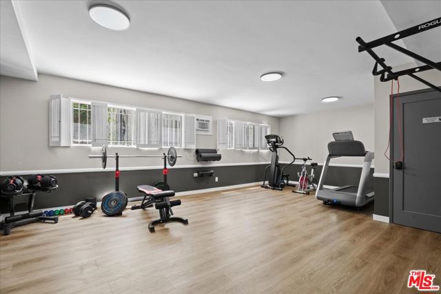 853 S Le Doux Road, Los Angeles CA: https://media.crmls.org/mediaz/8a83ee8e-1d8c-4e3a-813b-510b076299aa.jpg