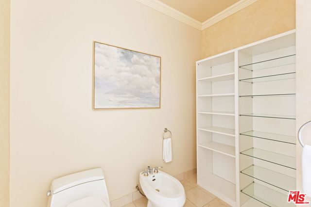 10727 Wilshire Boulevard, Los Angeles CA: https://media.crmls.org/mediaz/8a841429-a710-4333-b591-bf06151986ea.jpg