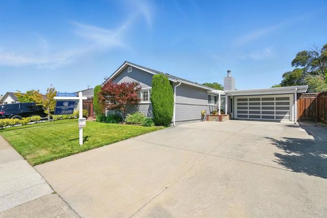 511 Marine View Avenue, Belmont CA: https://media.crmls.org/mediaz/8a842209-0ed8-479e-a69c-1d14480590a0.jpg