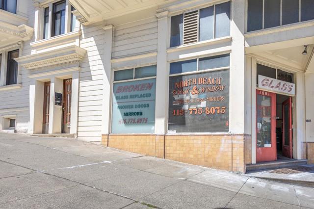 806810 Union Street, San Francisco CA: https://media.crmls.org/mediaz/8a847962-f1b1-480b-81bb-197779e39a29.jpg