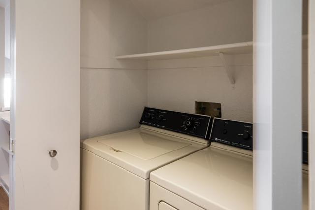 988 Menlo Avenue, Menlo Park CA: https://media.crmls.org/mediaz/8a84b5d3-ef9a-46fe-ba69-ad9d6cda3290.jpg