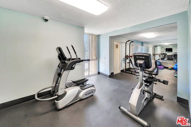 320 S Ardmore Avenue, Los Angeles CA: https://media.crmls.org/mediaz/8a84e746-b8a1-41a3-8113-86d8379dc4ea.jpg