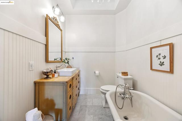 3936 Elston Ave., Oakland CA: https://media.crmls.org/mediaz/8a84ed4c-d408-4ca9-8400-9f5b71c8555a.jpg