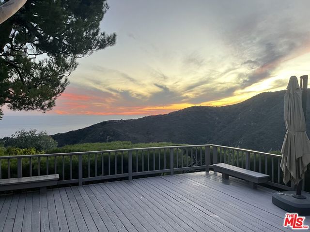 16808 Charmel Lane, Pacific Palisades CA: https://media.crmls.org/mediaz/8a850b0a-1b02-4557-846f-b6b29b3fdc22.jpg