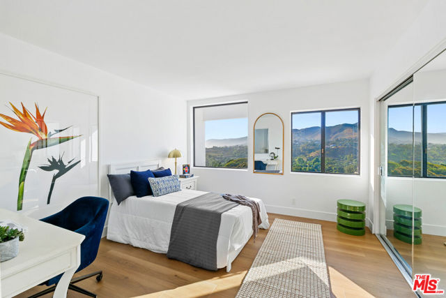 29221 Heathercliff Road, Malibu CA: https://media.crmls.org/mediaz/8a8578a3-f086-42a5-9f2f-467e9b981aac.jpg