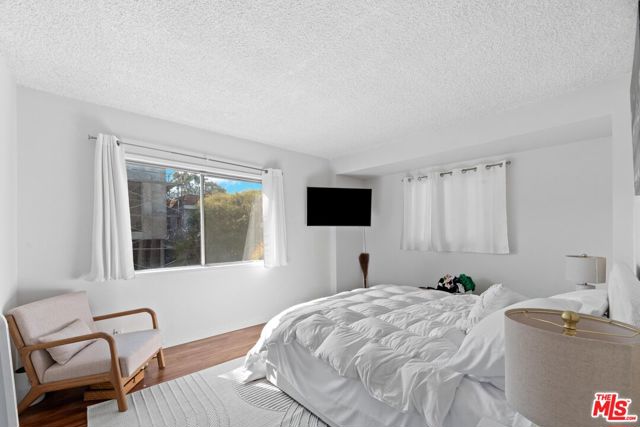 125 Brooks Avenue, Venice CA: https://media.crmls.org/mediaz/8a86522d-0425-45e6-b9e9-7140e55617dc.jpg