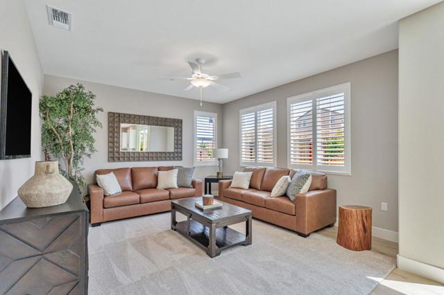 1153 Coyote Peak Way, Hollister CA: https://media.crmls.org/mediaz/8a868700-0d40-4add-baa0-bd07ada83367.jpg