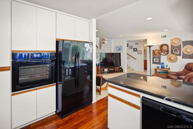 54 Half Moon Bend, Coronado CA: https://media.crmls.org/mediaz/8a8724fd-d467-4cb9-8279-2e413d1ab2aa.jpg
