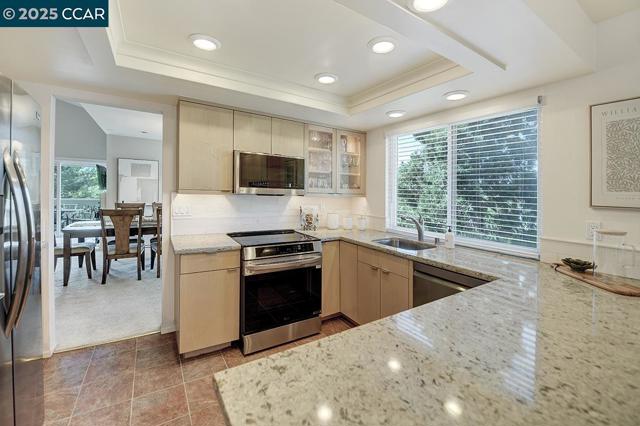 2638 Saklan Indian Dr, Walnut Creek CA: https://media.crmls.org/mediaz/8a872cfa-a948-4830-8f7f-ca71808f3ab8.jpg