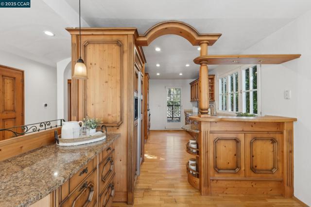 40 Las Palomas, Orinda CA: https://media.crmls.org/mediaz/8a874a29-59d3-476d-a413-c50ac1104858.jpg