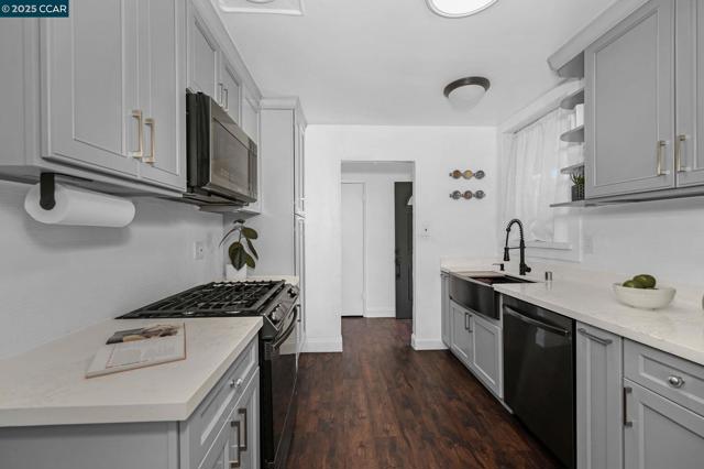 3189 Fitzpatrick Dr, Concord CA: https://media.crmls.org/mediaz/8a8806e9-8de0-4cd3-b82d-55cb40bc6eaa.jpg