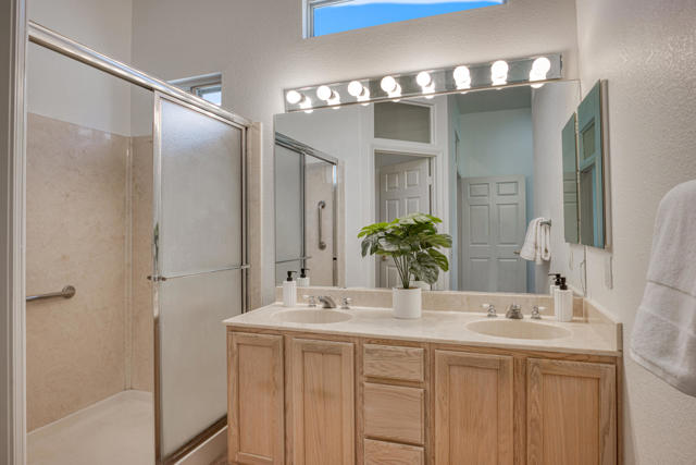 44010 Royal Troon Drive Drive, Indio CA: https://media.crmls.org/mediaz/8a880f0a-d122-4e06-8d12-9a0fd73aa35d.jpg