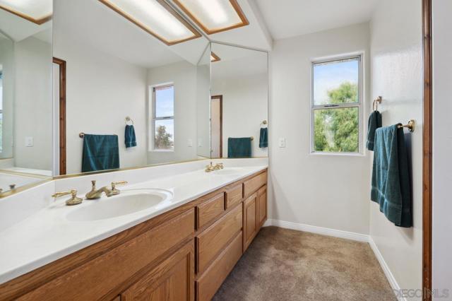 15091 Chemise Creek Rd, Ramona CA: https://media.crmls.org/mediaz/8a885b46-f40a-41cd-ad89-e01f6d92182b.jpg
