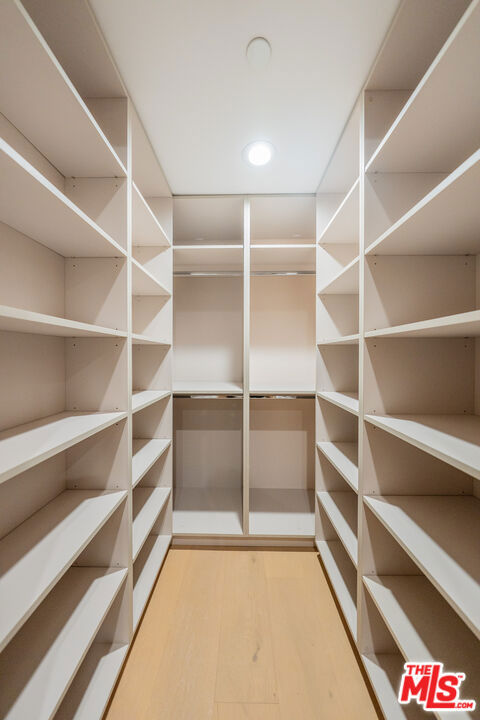 4532 Calhoun Avenue, Sherman Oaks CA: https://media.crmls.org/mediaz/8a8872f6-0a7d-499e-827b-4d1b81a81a9e.jpg