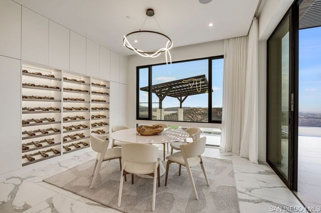 18386 Avenida Apice, Rancho Santa Fe CA: https://media.crmls.org/mediaz/8a88b384-db2d-4c88-84d0-8ecf3879ac6d.jpg