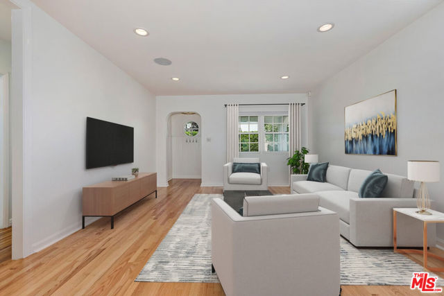 8978 Norma Place, West Hollywood CA: https://media.crmls.org/mediaz/8a88c736-04dd-4379-9299-36ca9b18d8f0.jpg