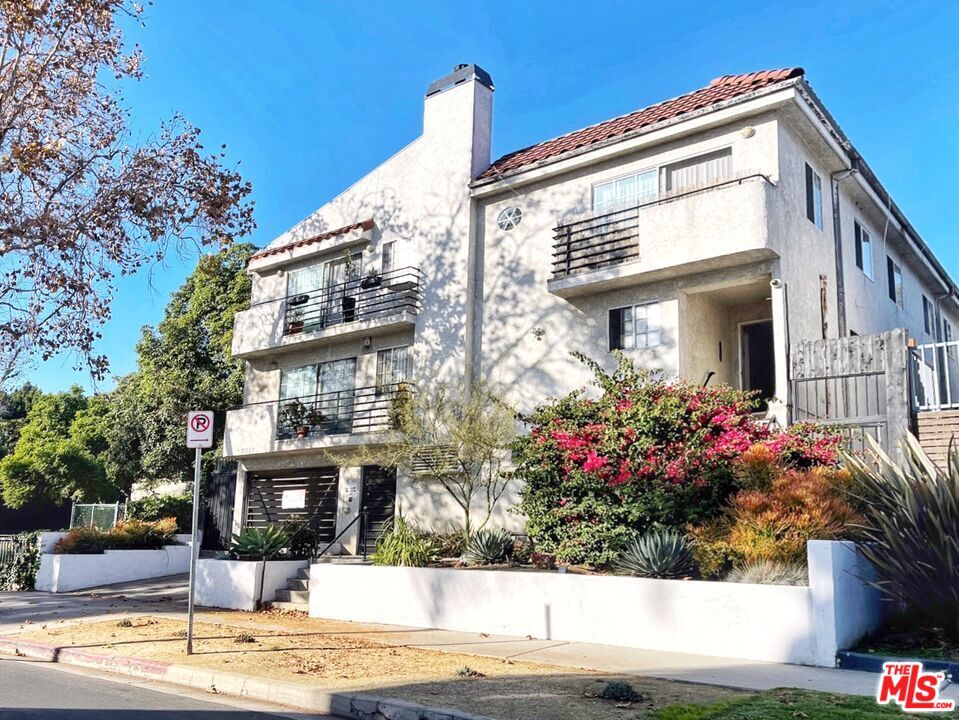 7327 Willoughby Avenue #7