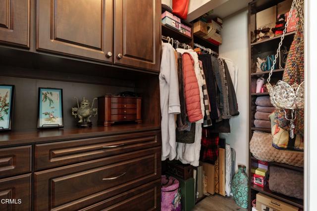 8423 Hollister Street, Ventura CA: https://media.crmls.org/mediaz/8a89abfd-bce0-4184-97fd-e5b92730b43b.jpg