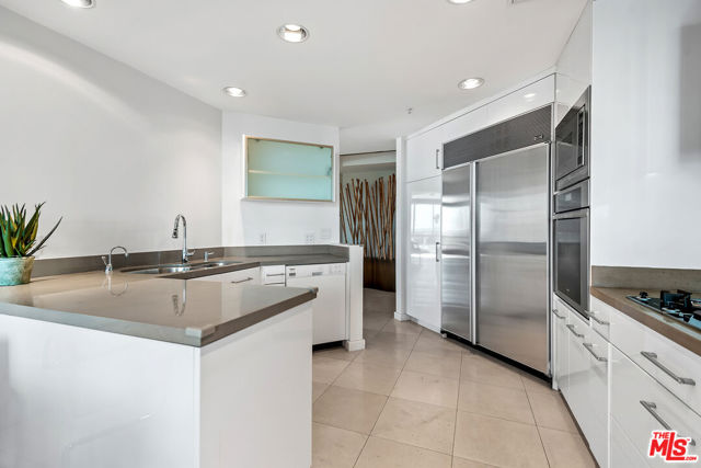 10490 Wilshire Boulevard, Los Angeles CA: https://media.crmls.org/mediaz/8a89fae7-6a6c-4a8d-b252-2f7da2d311d8.jpg