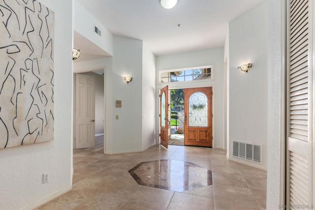 14231 Fox Run Row, San Diego CA: https://media.crmls.org/mediaz/8a89fc03-b7c6-46d8-8766-9a6653241f70.jpg