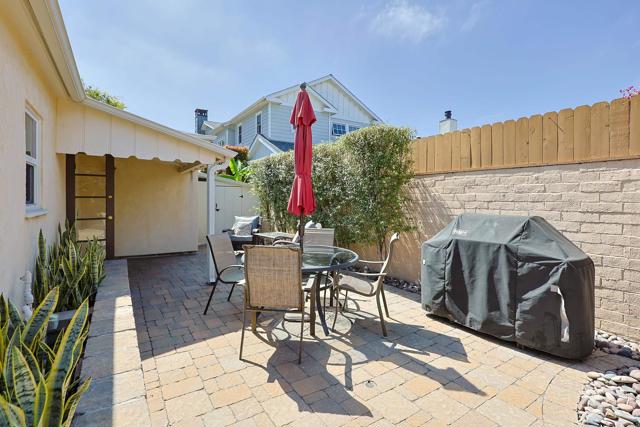 518 5th Street, Coronado CA: https://media.crmls.org/mediaz/8a8a7d93-f452-4e25-a33b-d9f8643aeb14.jpg