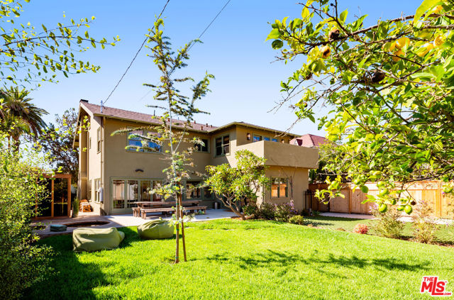 1672 Buckingham Road, Los Angeles CA: https://media.crmls.org/mediaz/8a8a85fd-dee7-4982-82d3-6a5101971f79.jpg