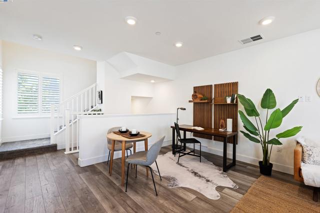 29231 Hub Ct, Hayward CA: https://media.crmls.org/mediaz/8a8aa06d-7bbe-4dcb-a644-d942bb72bf2e.jpg