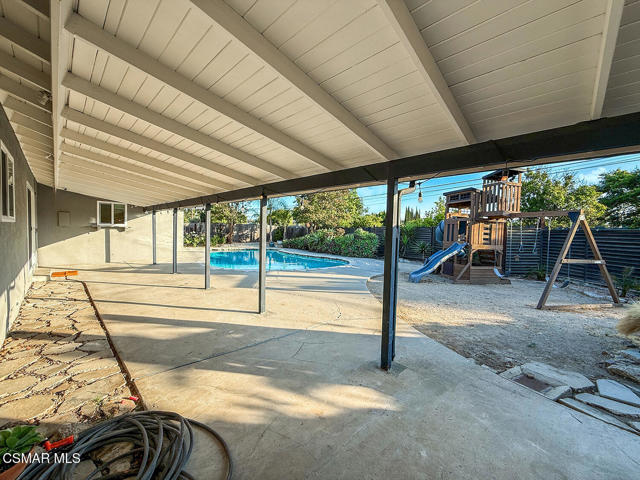 1251 Buckingham Drive, Thousand Oaks CA: https://media.crmls.org/mediaz/8a8adad6-ed3a-4730-b389-b8054a5d79c3.jpg
