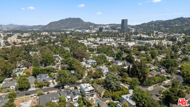 4299 Elmer Avenue, Studio City CA: https://media.crmls.org/mediaz/8a8af24c-8bc6-444c-927f-8914be32909e.jpg