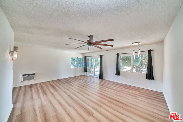 12129 Beverly Boulevard, Whittier CA: https://media.crmls.org/mediaz/8a8b1efa-b51f-4df0-a40e-41707fa04f96.jpg