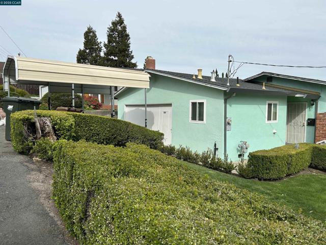 826 Veale, Martinez CA: https://media.crmls.org/mediaz/8a8b34ab-d420-4f90-8819-0ea466eff3f2.jpg
