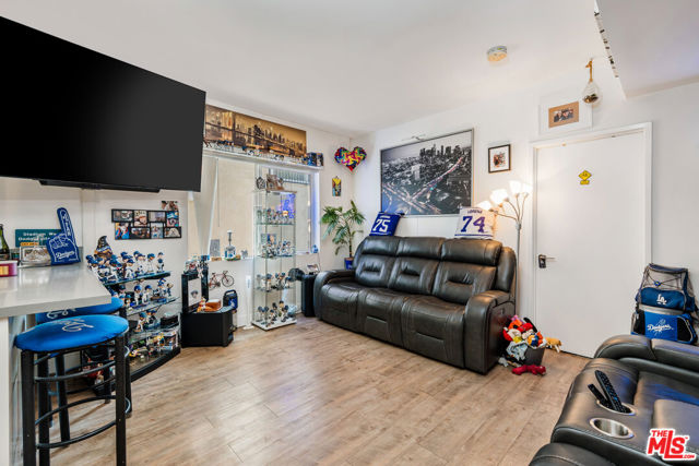 845 N Bunker Hill Avenue, Los Angeles CA: https://media.crmls.org/mediaz/8a8b4d8c-8d94-44d8-960e-11cbef3e4c49.jpg