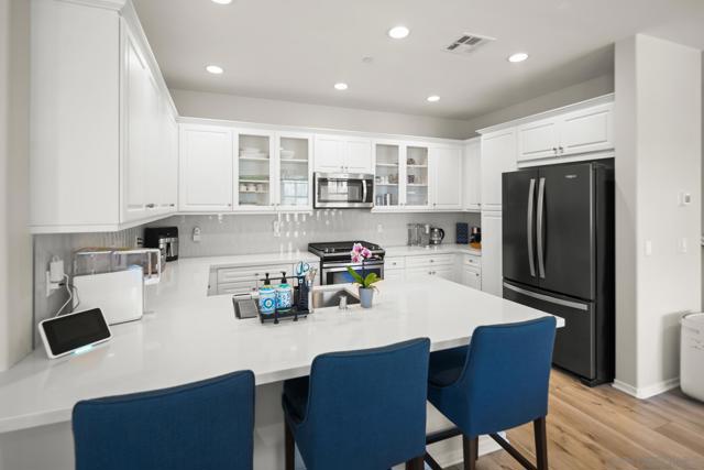 1257 Calle Datura, Chula Vista CA: https://media.crmls.org/mediaz/8a8b5e8a-d556-47dd-9e20-e679a9b52732.jpg