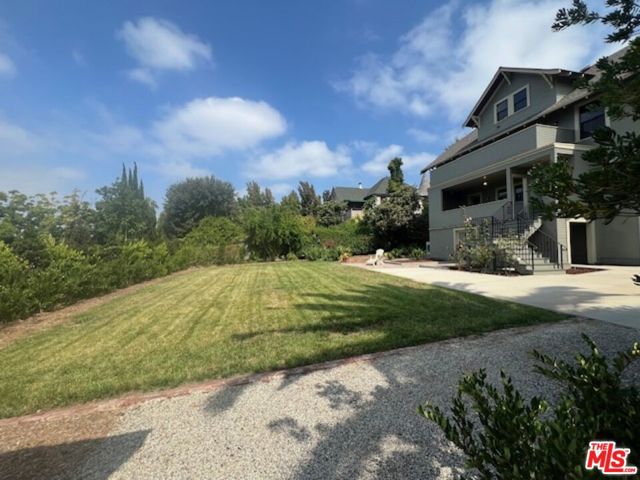 1340 Carroll Avenue, Los Angeles CA: https://media.crmls.org/mediaz/8a8c41c9-57f3-46d8-967c-104a95c49272.jpg