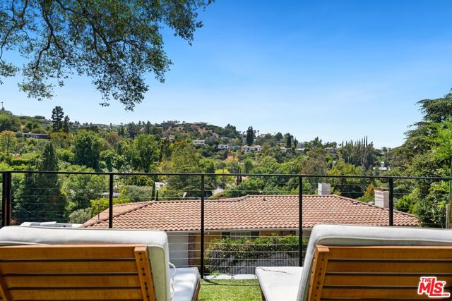 13513 Cheltenham Drive, Sherman Oaks CA: https://media.crmls.org/mediaz/8a8c877f-8546-47a9-86e3-c44d0684debf.jpg