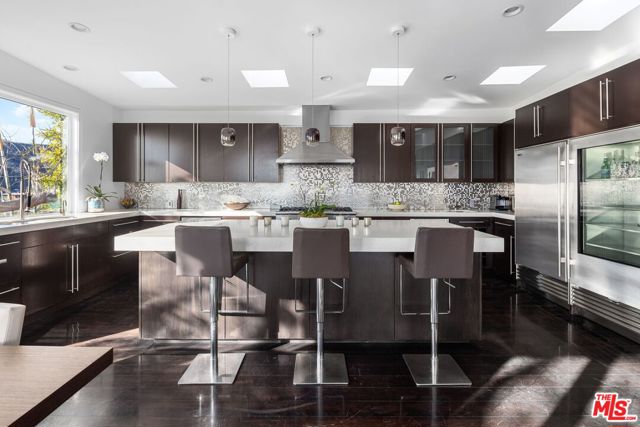 1415 Summitridge Drive, Beverly Hills CA: https://media.crmls.org/mediaz/8a8d3f90-46c5-4e4f-8f10-70b8f2466a49.jpg
