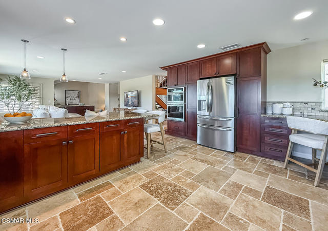 3331 Monte Carlo Drive, Thousand Oaks CA: https://media.crmls.org/mediaz/8a8d47ce-b9c5-4432-97ea-a3af3a3a8114.jpg