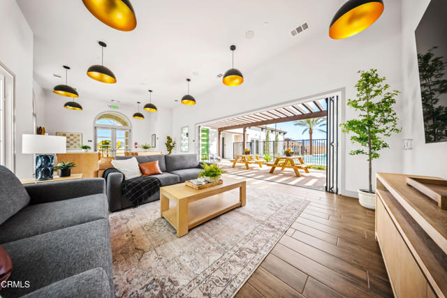 Detail Gallery Image 17 of 21 For 543 via Vallarta, Camarillo,  CA 93012 - 3 Beds | 2/2 Baths