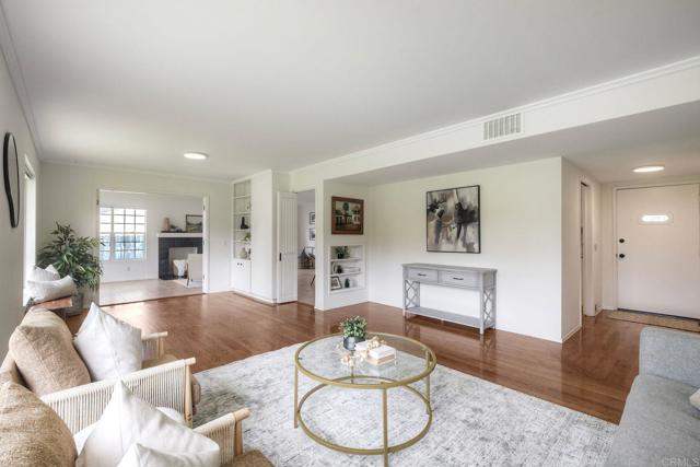 1639 Tamarack Avenue, Carlsbad CA: https://media.crmls.org/mediaz/8a8e97fc-10e5-44c1-b17b-19e27ba4513c.jpg