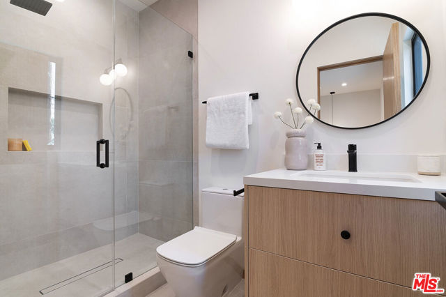 22616 Hatteras Street, Woodland Hills CA: https://media.crmls.org/mediaz/8a8e99fa-95f7-40b3-ac7f-f7fc77c4f473.jpg