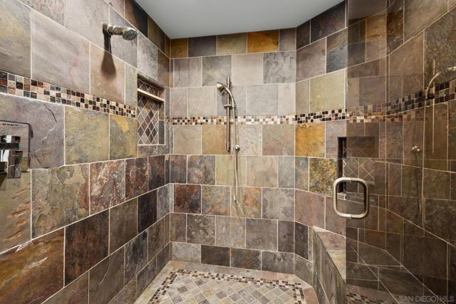6937 Paseo Laredo, La Jolla CA: https://media.crmls.org/mediaz/8a8ed0b6-d81d-459c-8b1d-427265b519a2.jpg
