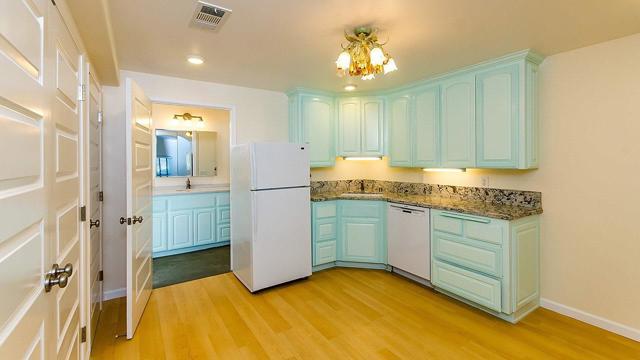 372 Elm Street, San Carlos CA: https://media.crmls.org/mediaz/8a8ee579-d136-4091-ab7c-e11ca662918d.jpg