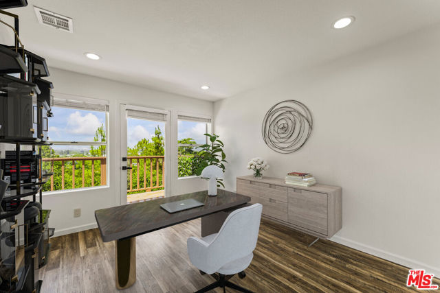 11621 Sunshine Terrace, Studio City CA: https://media.crmls.org/mediaz/8a8f37f5-9da2-460f-a525-bf2e3f902fb3.jpg