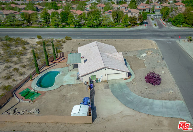 16185 Viho Road, Apple Valley CA: https://media.crmls.org/mediaz/8a8f6c4a-f5c5-4626-97e2-009e95b69a9f.jpg