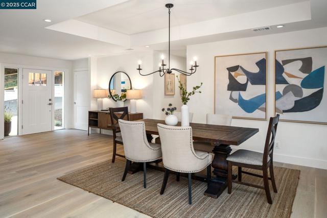 706 St Marys Road, Lafayette CA: https://media.crmls.org/mediaz/8a8f7fd4-f44e-4ab4-b678-883af6c34cf1.jpg